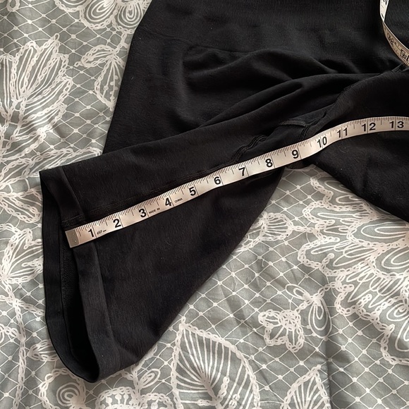 Alphalete Black Amplify Biker Shorts 🖤 - Picture 2 of 5